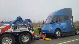 Tesla Pepsi truck ran out of charge; Diesel To The Rescue 