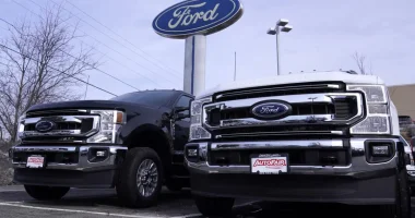 Ford announces the company will continue include AM radio