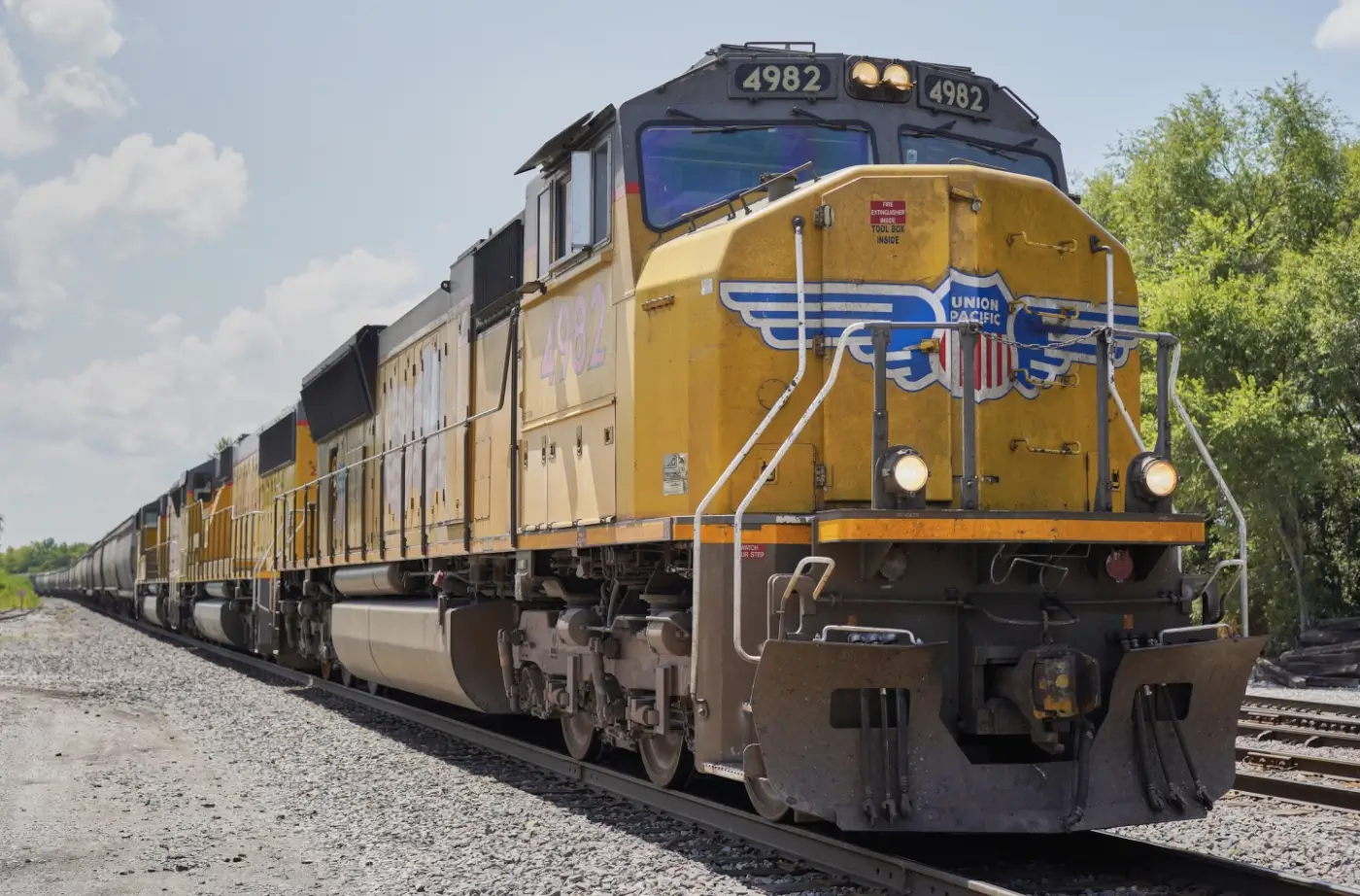 Railroad industry fights new locomotive pollution rules