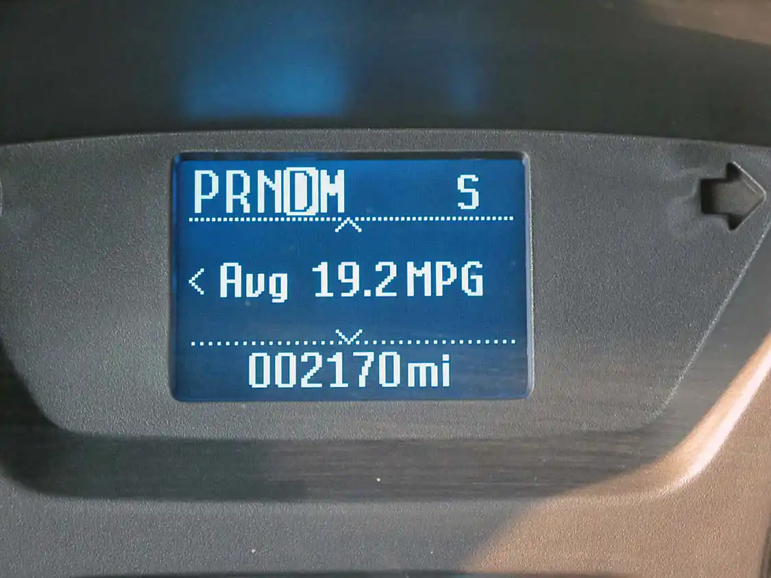 On our short jaunt, we tried to upset the mileage meter, but it kept saying 19.2 or thereabout on average. This was up hill and down. If this proves to be the average mpg, there will soon be some very happy van owners. 