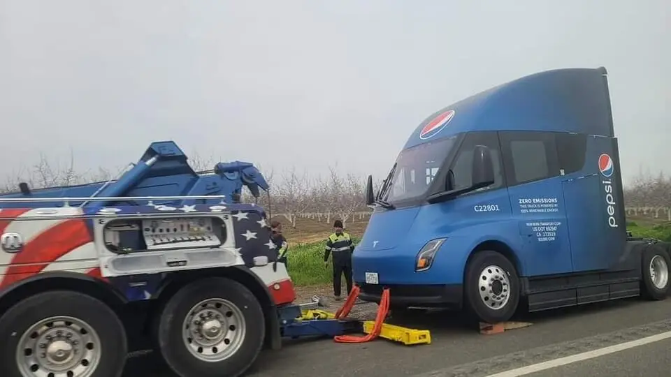 Tesla Pepsi truck ran out of charge; Diesel To The Rescue